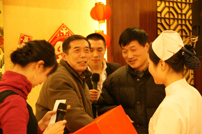 点击放大鼠标滚轮控制大小